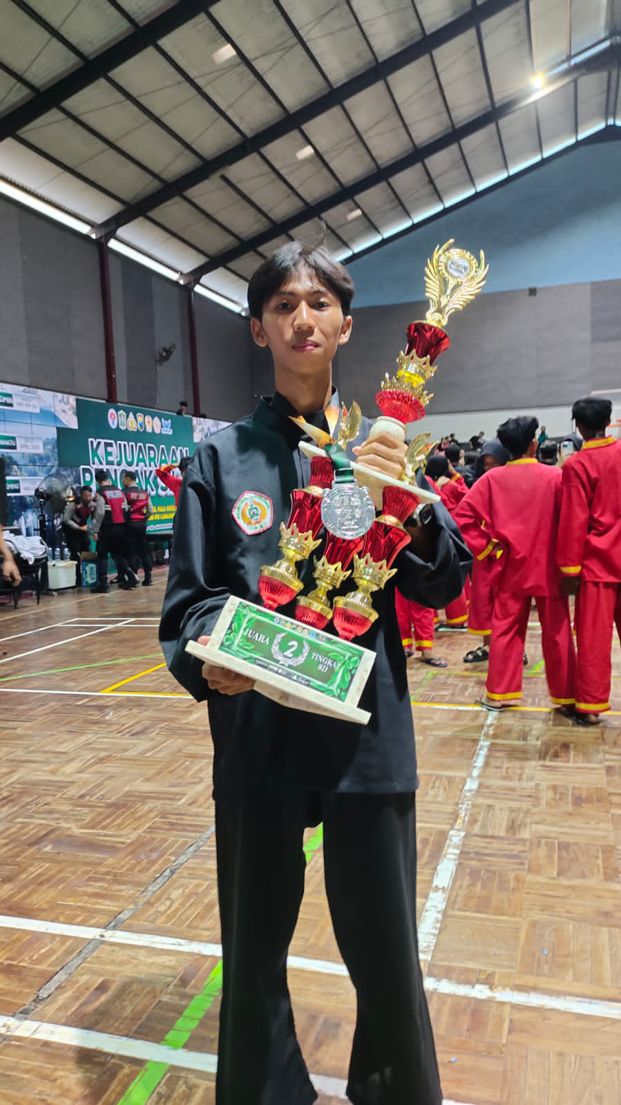 MAHASISWA STKIP PGRI LUMAJANG MEMBAWA PIALA  DI KEJUARAAN PENCAK SILAT LUMAJANG CHAMPIONSHIP 2