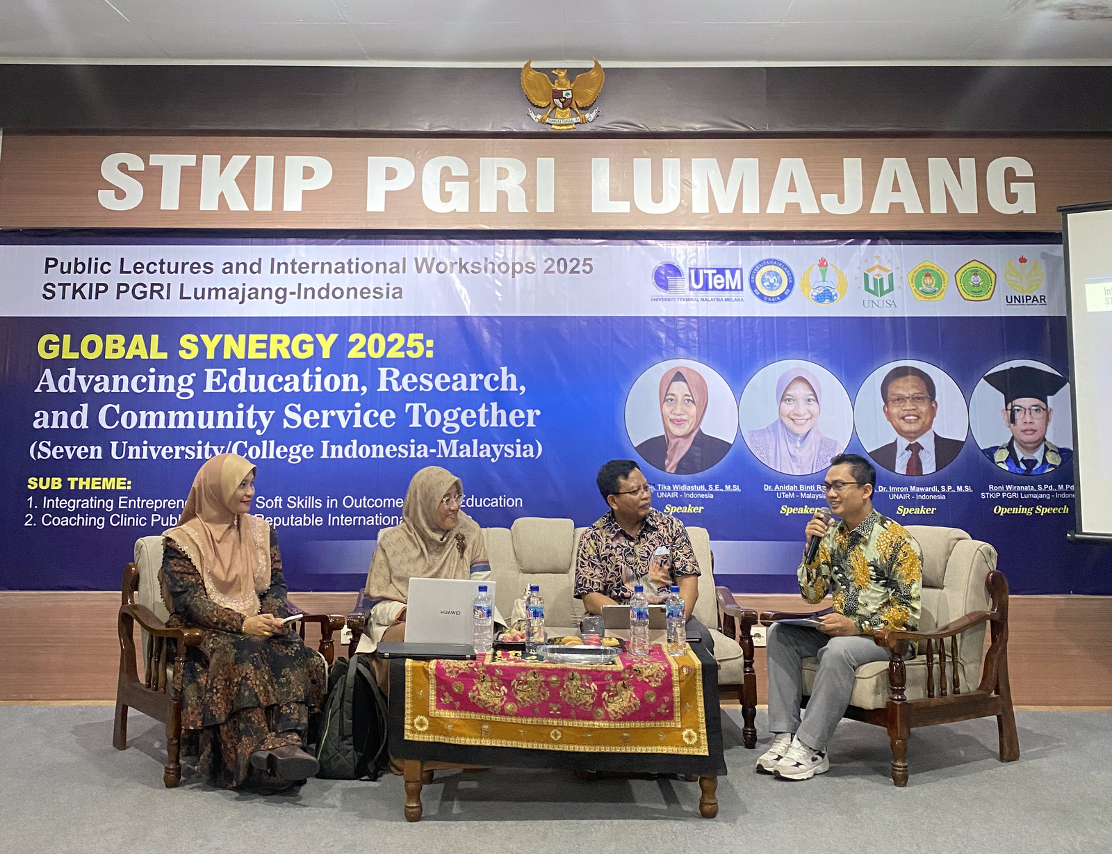 MENEMBUS BATAS, MERAIH DUNIA: KULIAH TAMU INTERNASIONAL (PUBLIC LECTURES AND INTERNATIONAL WORKSHOP) STKIP PGRI LUMAJANG TAHUN 2025